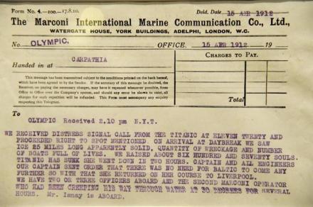 Messaggio telegrafico originale che riporta il segnale di emergenza lanciato dal Titanic prima dell'affondamento (Reuters)