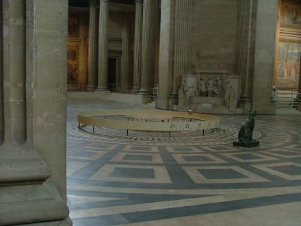 Il pendolo di Foucault al Pantheon di Parigi.